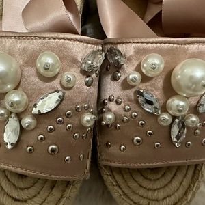 Guess satin pink wedges size 8